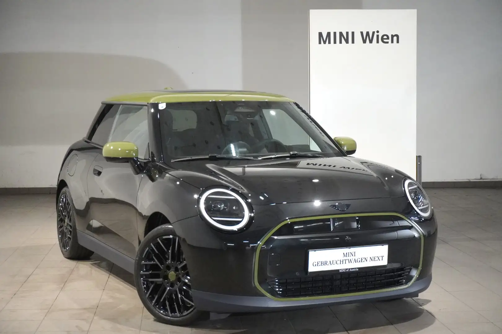 MINI Cooper SE Paul Smith Edition Schwarz - 1