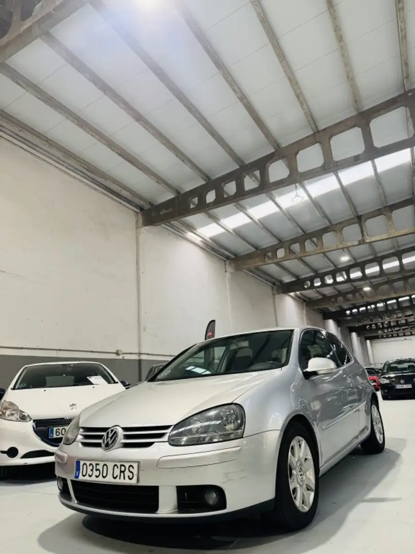 Volkswagen Golf 2.0TDI Highline Grau - 2