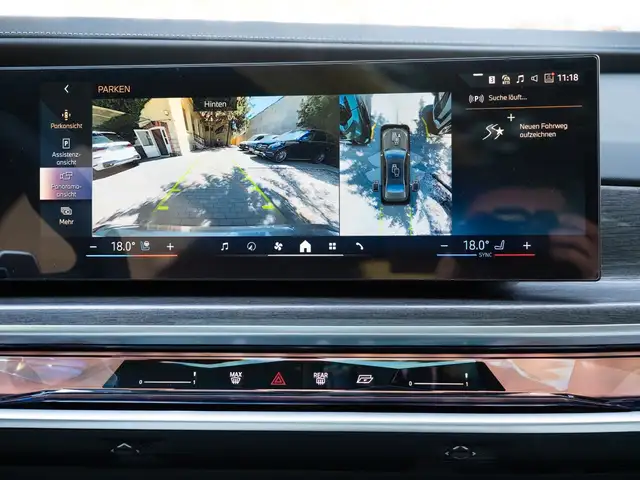 BMW 7 Series view 24