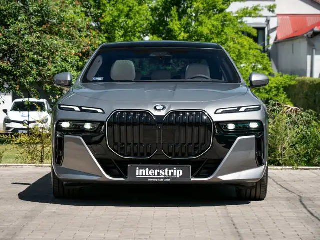 BMW 7 Series view 2