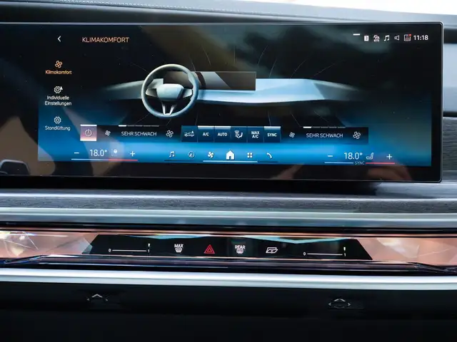 BMW 7 Series view 23
