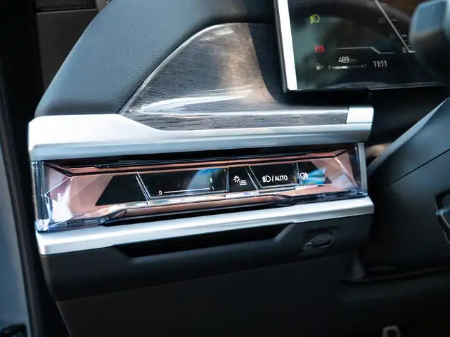 BMW 7 Series view 27