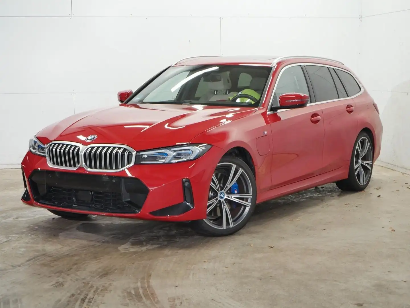 BMW 330 xe Touring M Sport ACC AHK PANO LED HiFi SHZ Rot - 2