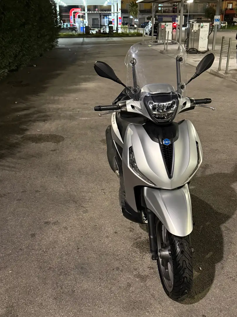 Piaggio Beverly 300 Hpe Argintiu - 2