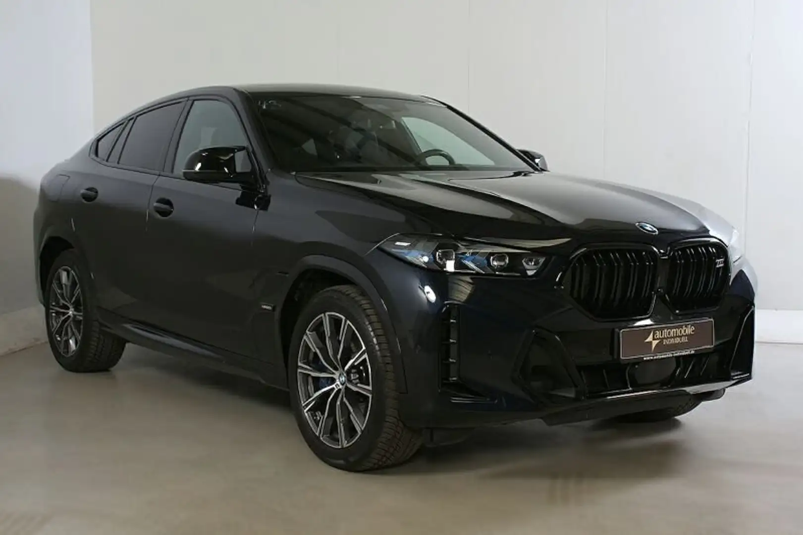 BMW X6 M 60i xDr NP 147270.-! AHK Panorama Standh B&W Noir - 2