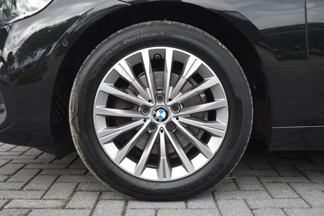 BMW 2 Series view 11