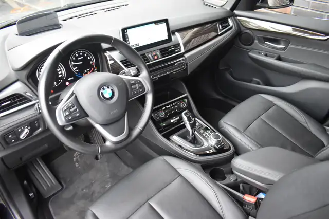 BMW 2 Series view 4
