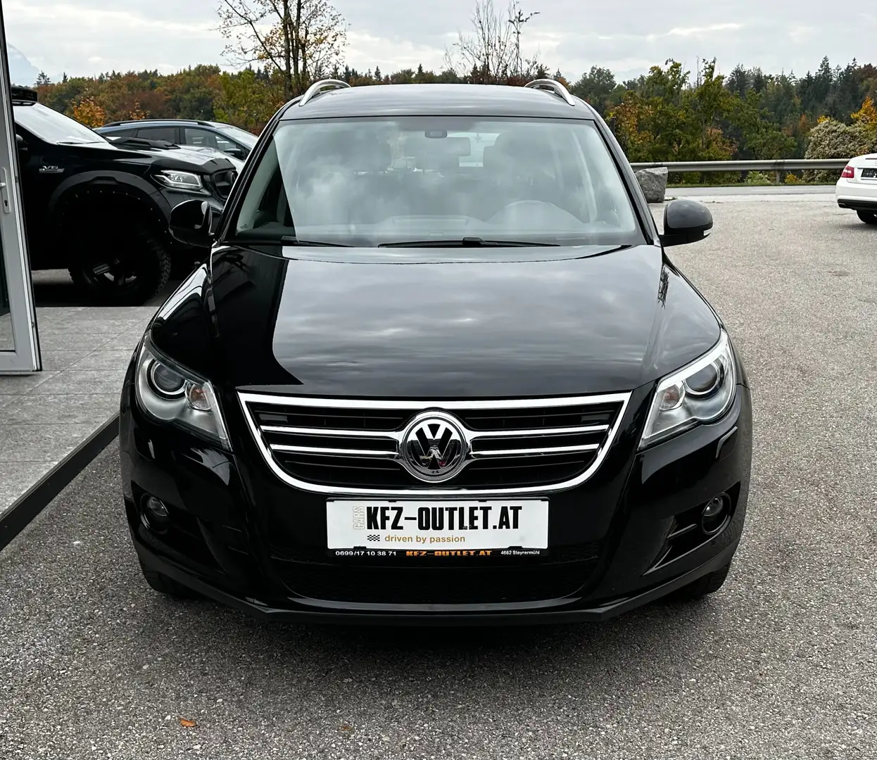 Volkswagen Tiguan 2,0 TDI 4Motion *2.Besitz*AHK*SHZ*PDC* Schwarz - 2