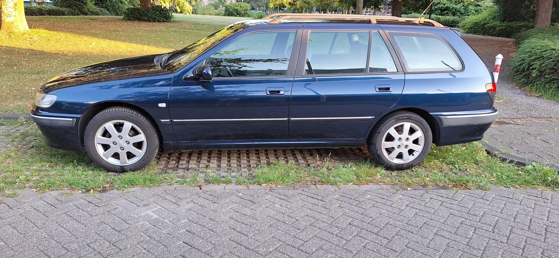 Peugeot 406 406 1.8-16V XT Blau - 2