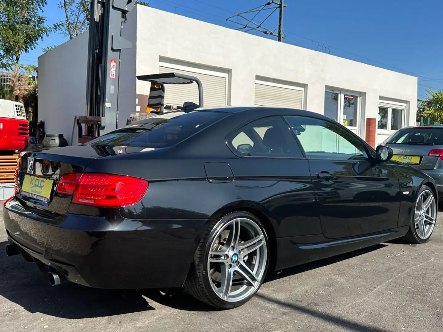 BMW 335 is M-Sportpaket Černá - 1