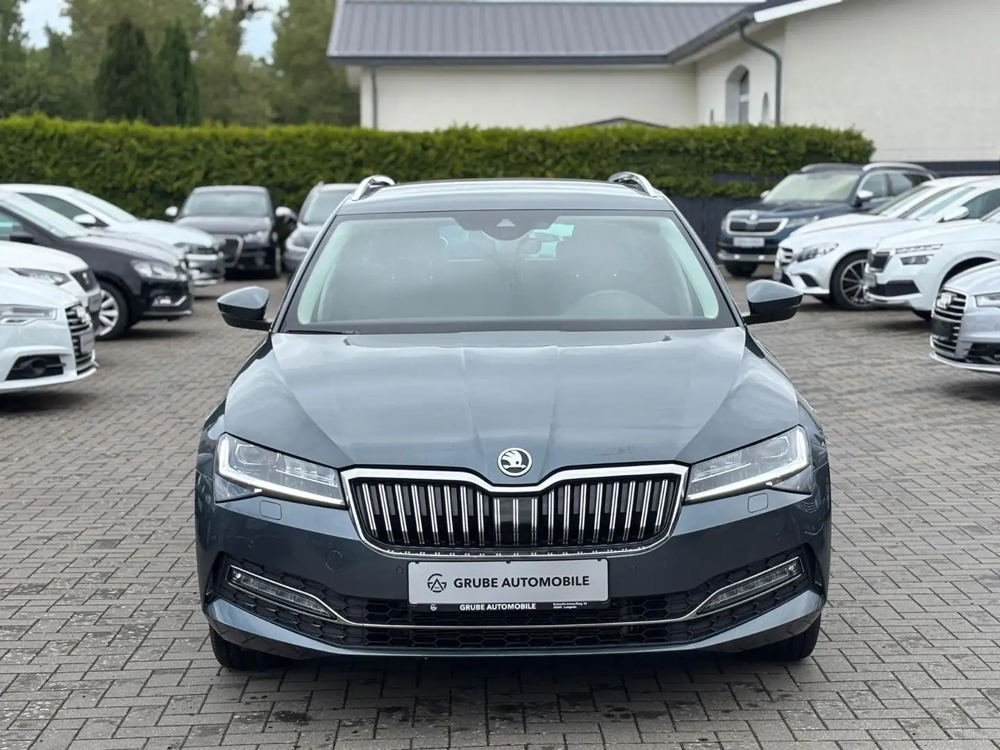 Skoda Superb Combi Style 2.0 TDI 110kW DSG*LED*NAV*SHZ Grau - 2