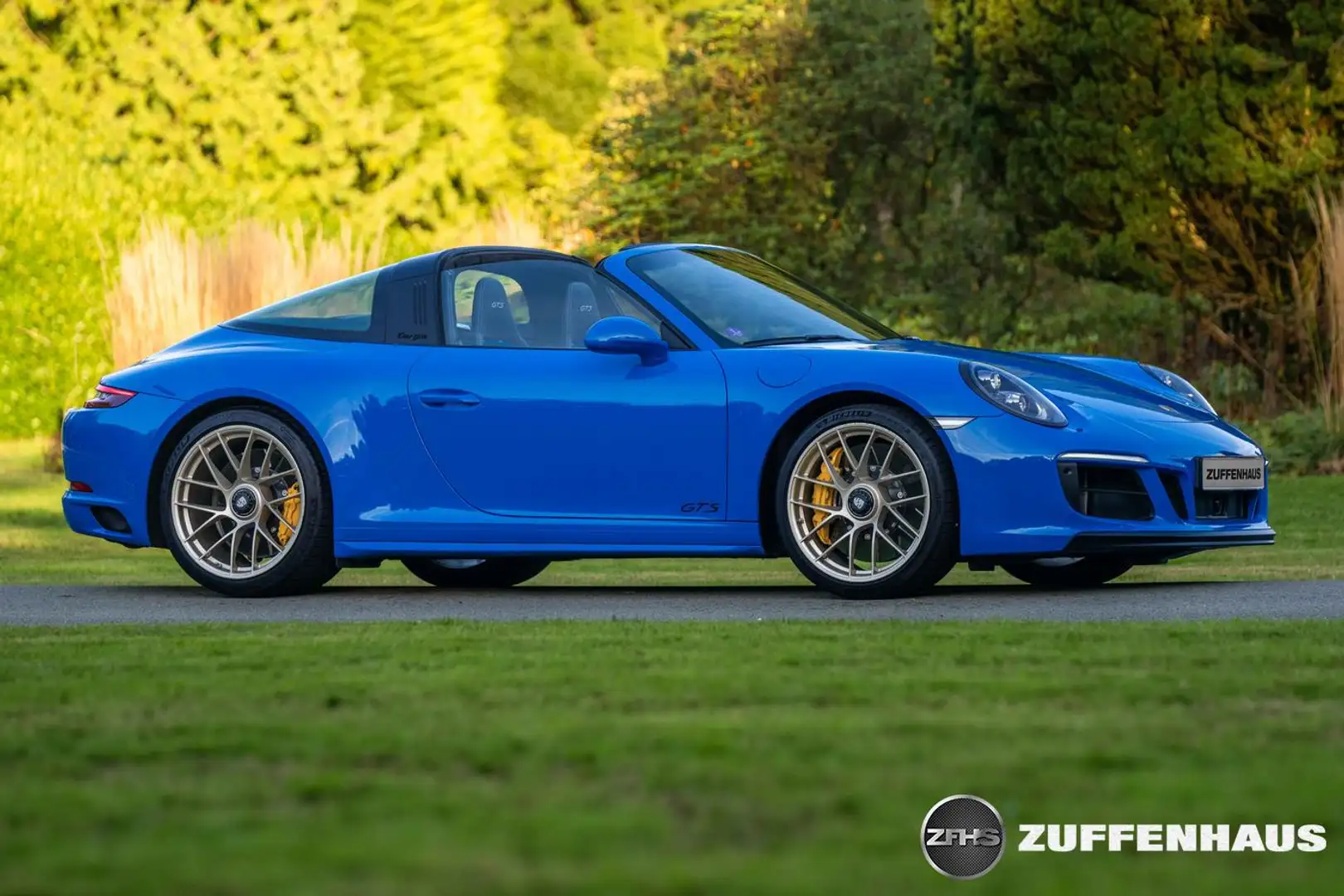 Porsche 991 3.0 Targa 4 GTS PTS PCCB Porsche Exclusive Blauw - 1