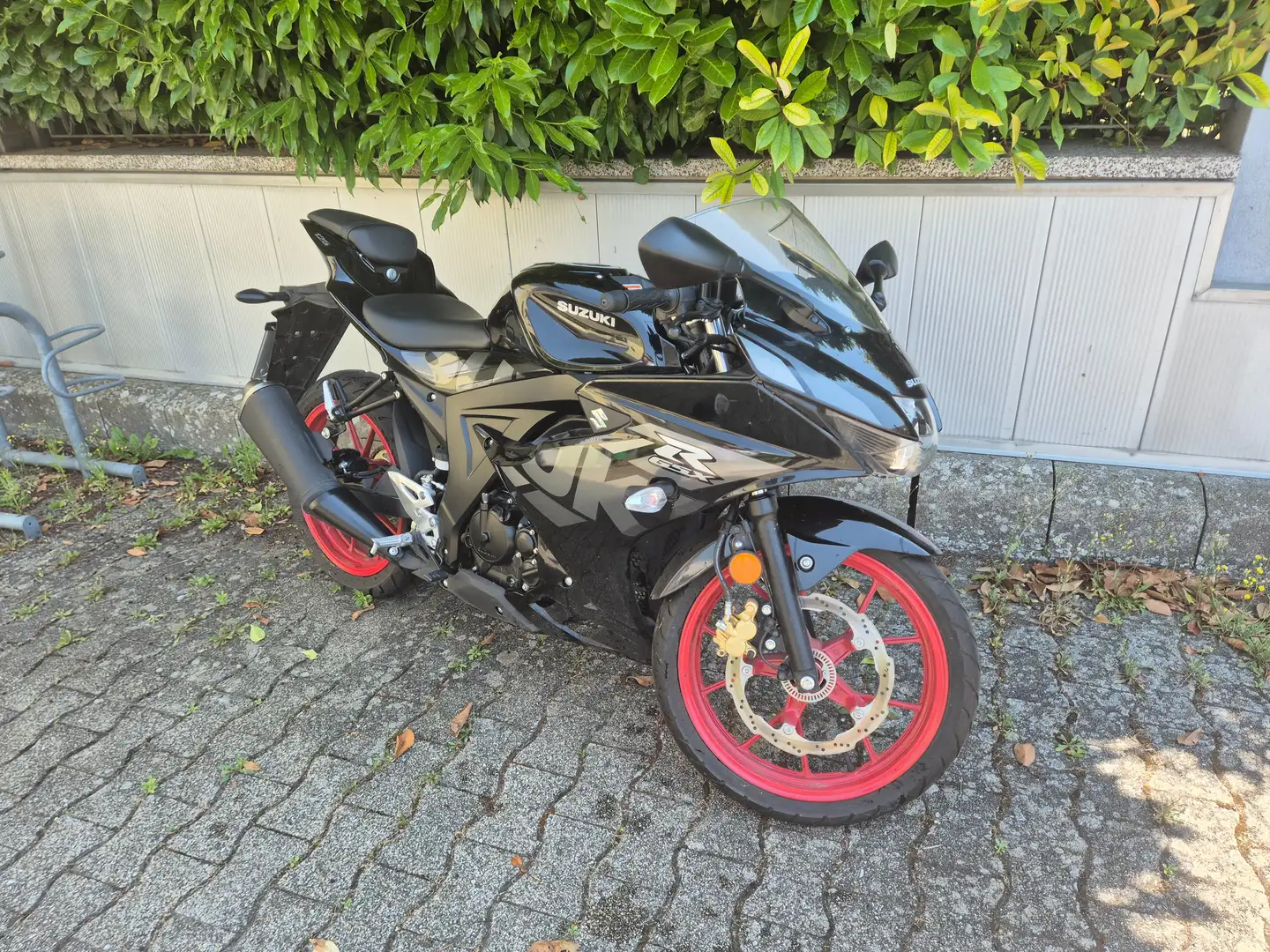Suzuki GSX-R 125 Schwarz - 2