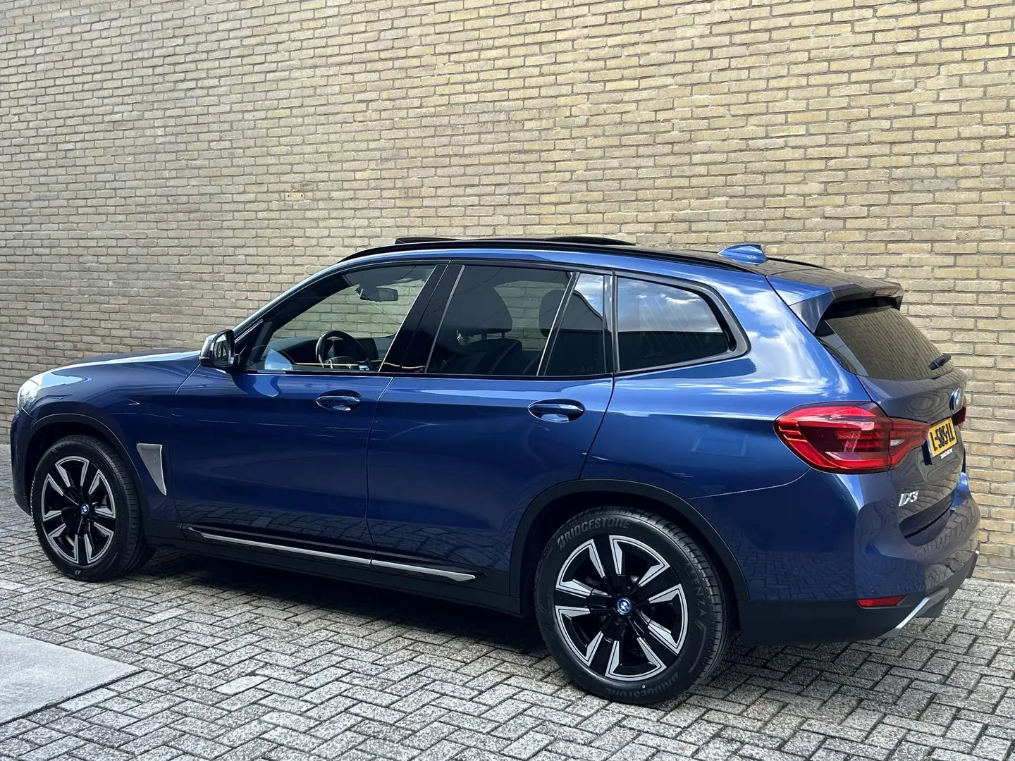 BMW iX3 Executive 80 kWh | Panoramadak | Lederen bekleding Blauw - 2
