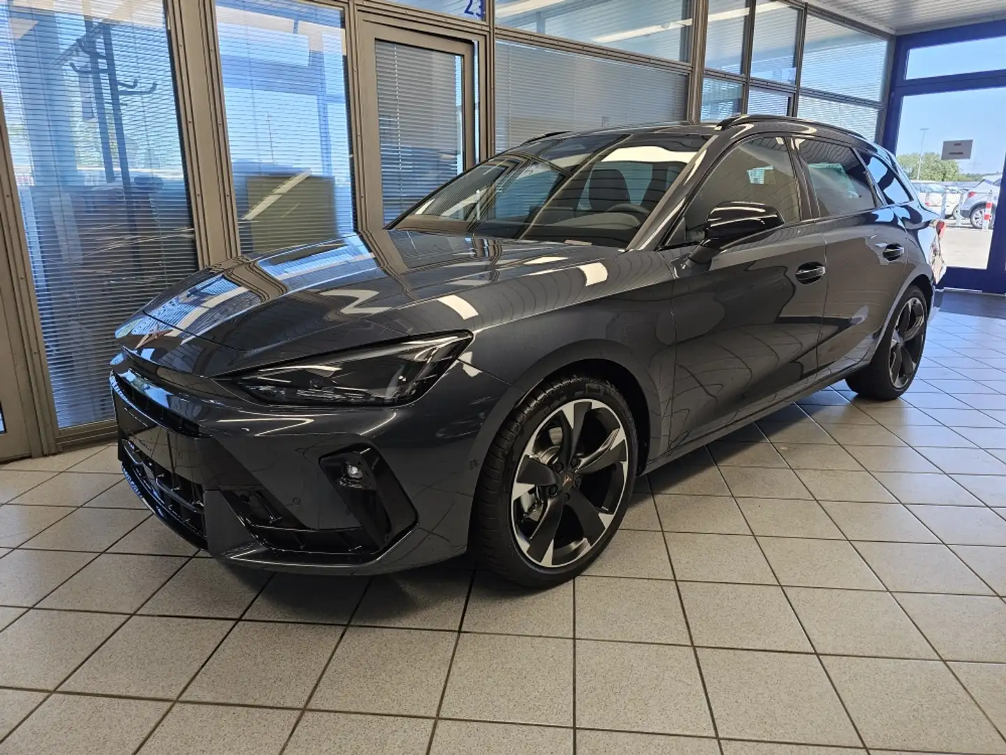 CUPRA Leon Navi,Kamera, AHK, Matrix-LED Gri - 2