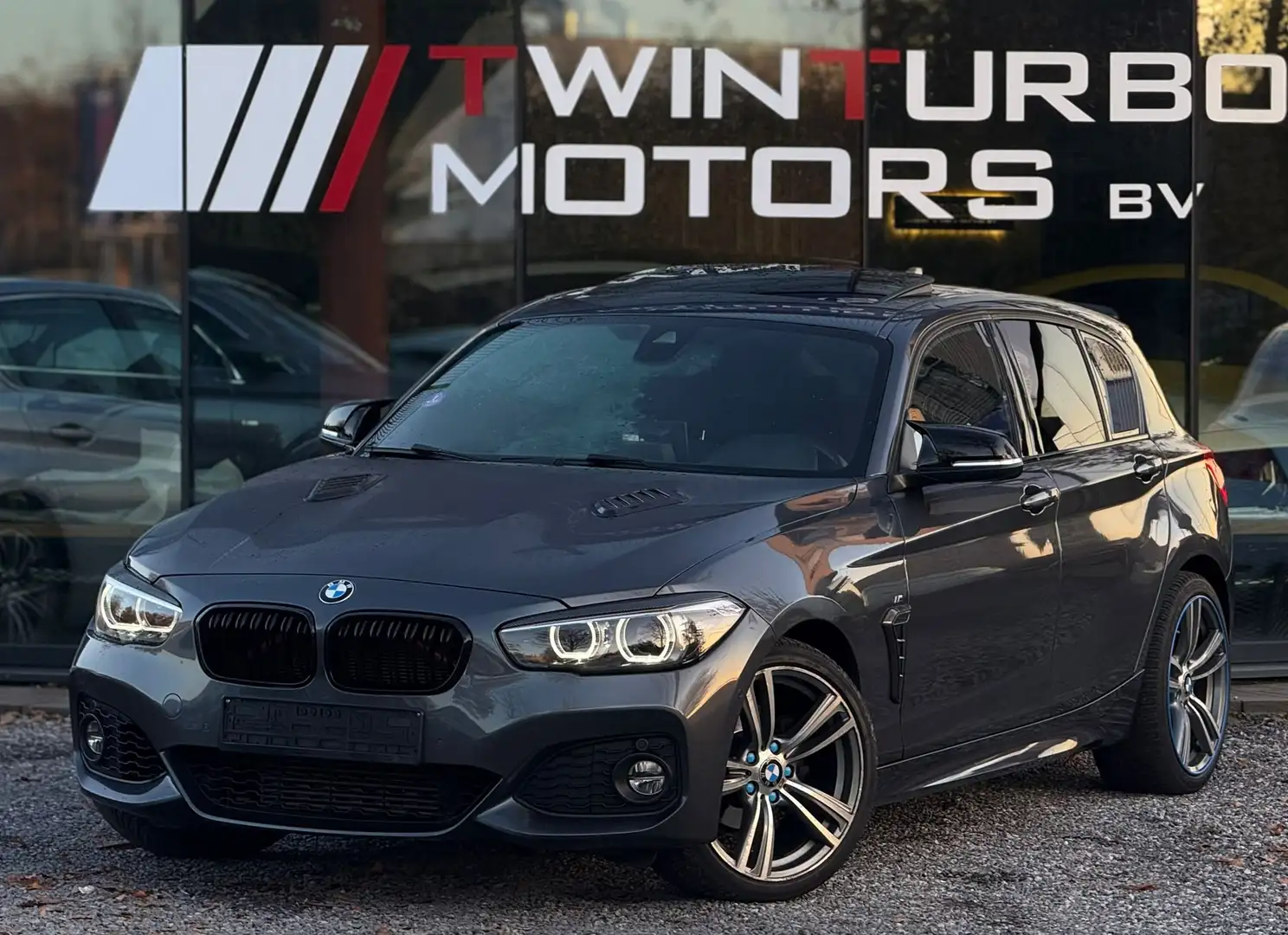 BMW 118 118i Aut. M Sport Full Mpakket Grijs - 1
