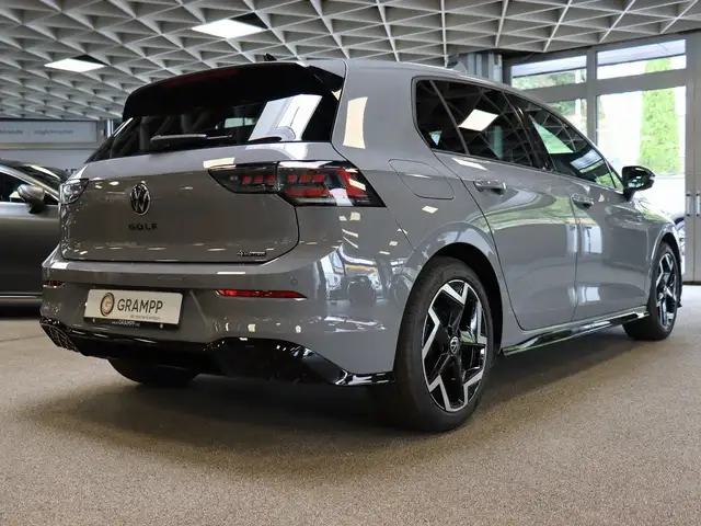 Volkswagen Golf view 4