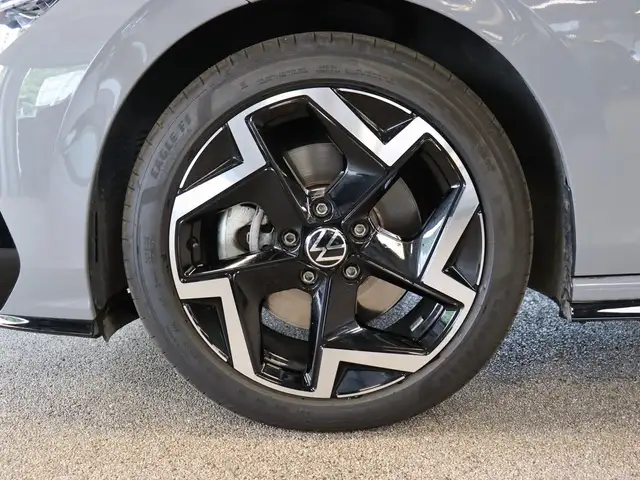 Volkswagen Golf view 8