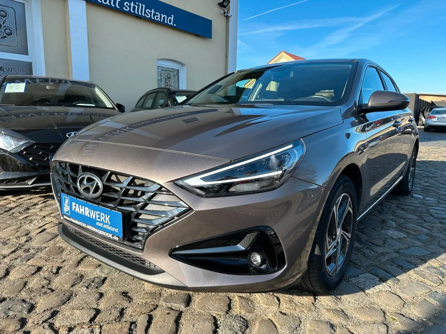 Hyundai i30 1,5GDI 113PS / LED / NAVI / SHZ / ALU Beige - 1