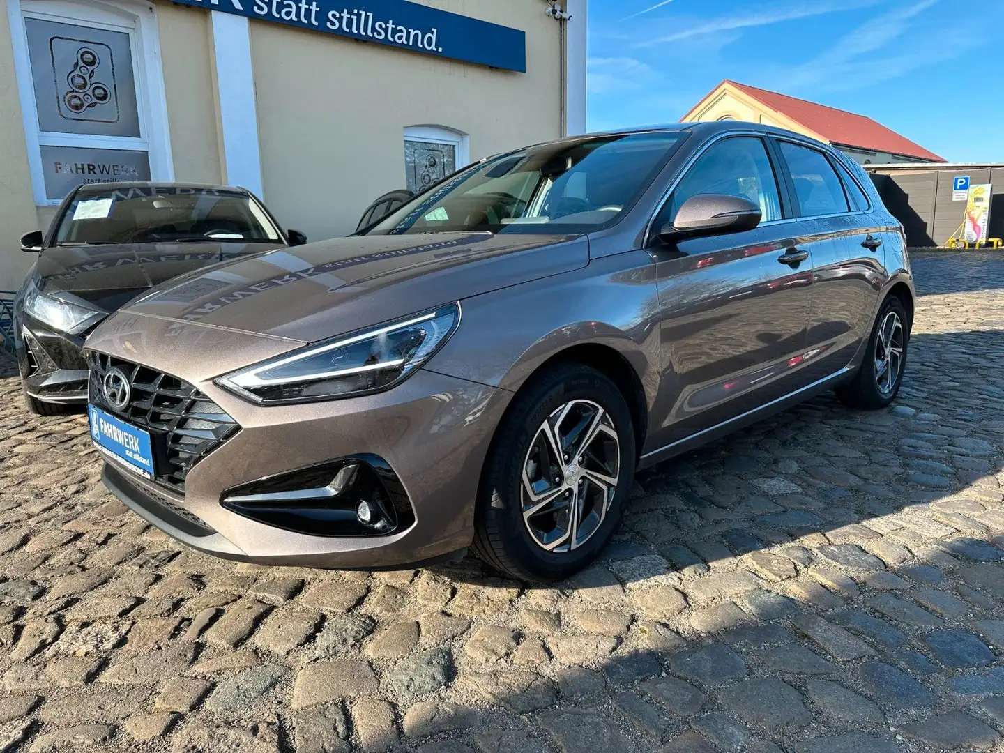 Hyundai i30 1,5GDI 113PS / LED / NAVI / SHZ / ALU Beige - 2