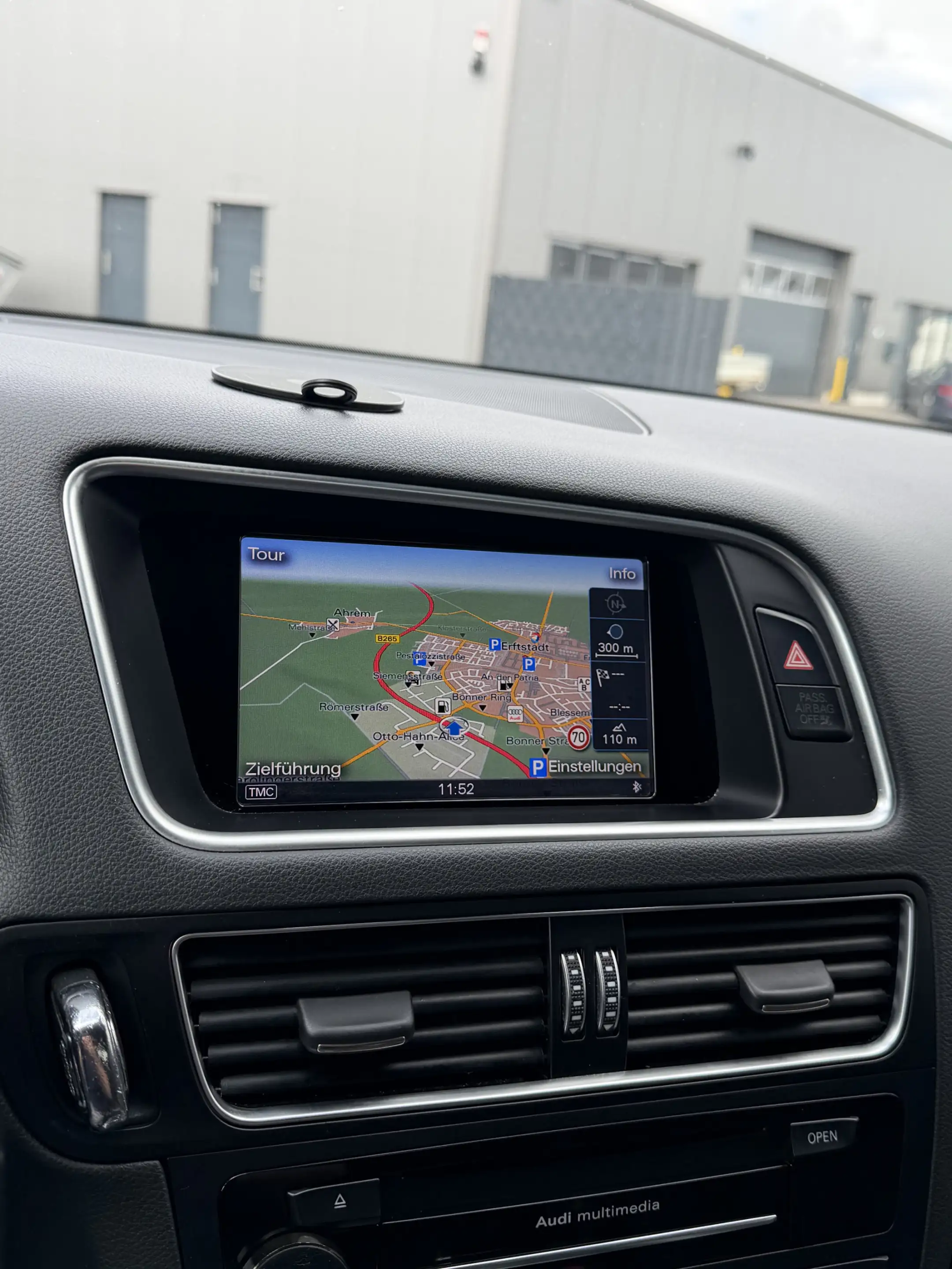 Audi Q5 3.0 TDI quattro s-line AHK Xenon Navi Leder — photo 6