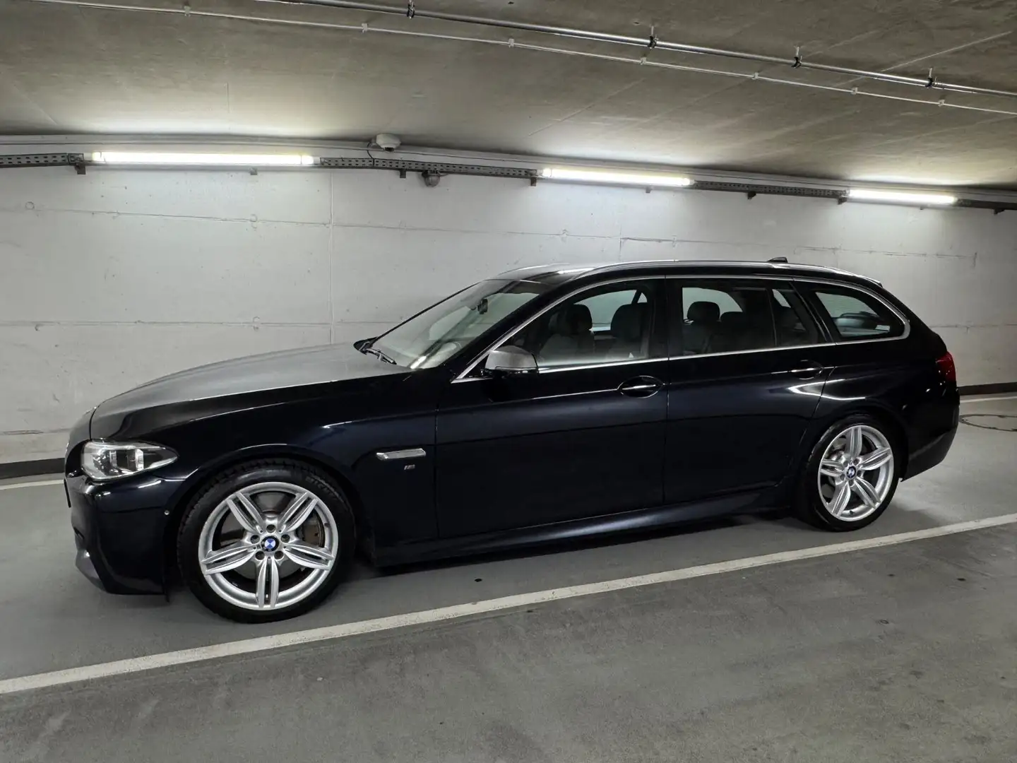 BMW 550 BMW M550d xDrive|M-Sportpaket|Webasto|1.Hand|LED Schwarz - 2