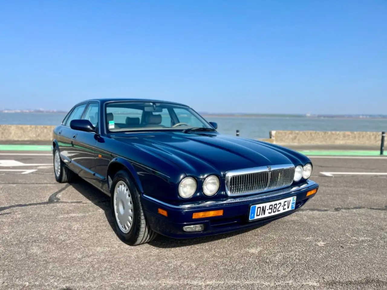 Jaguar XJ6 