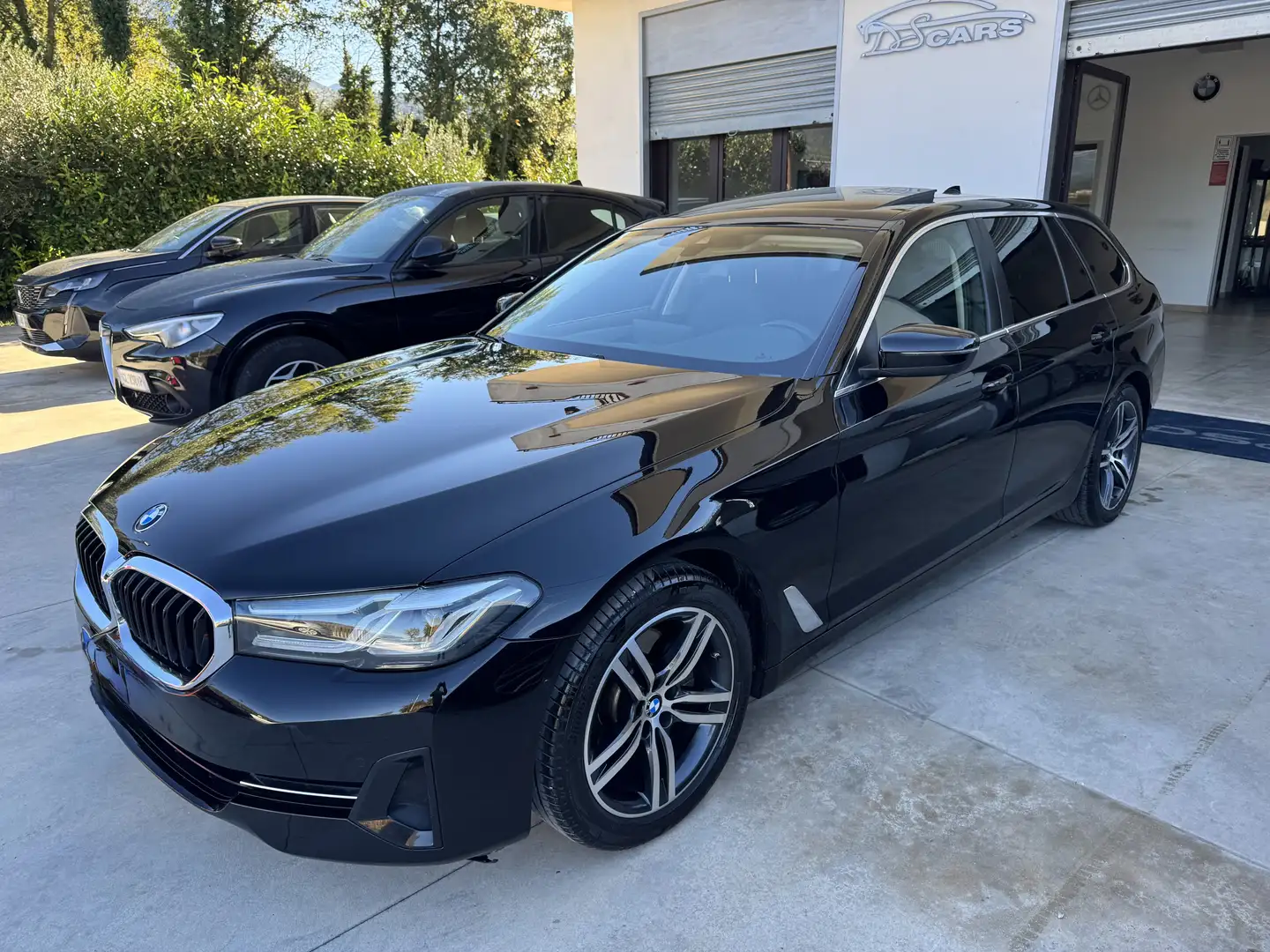BMW 520 520d Touring mhev 48V Business auto tetto apribile Nero - 1