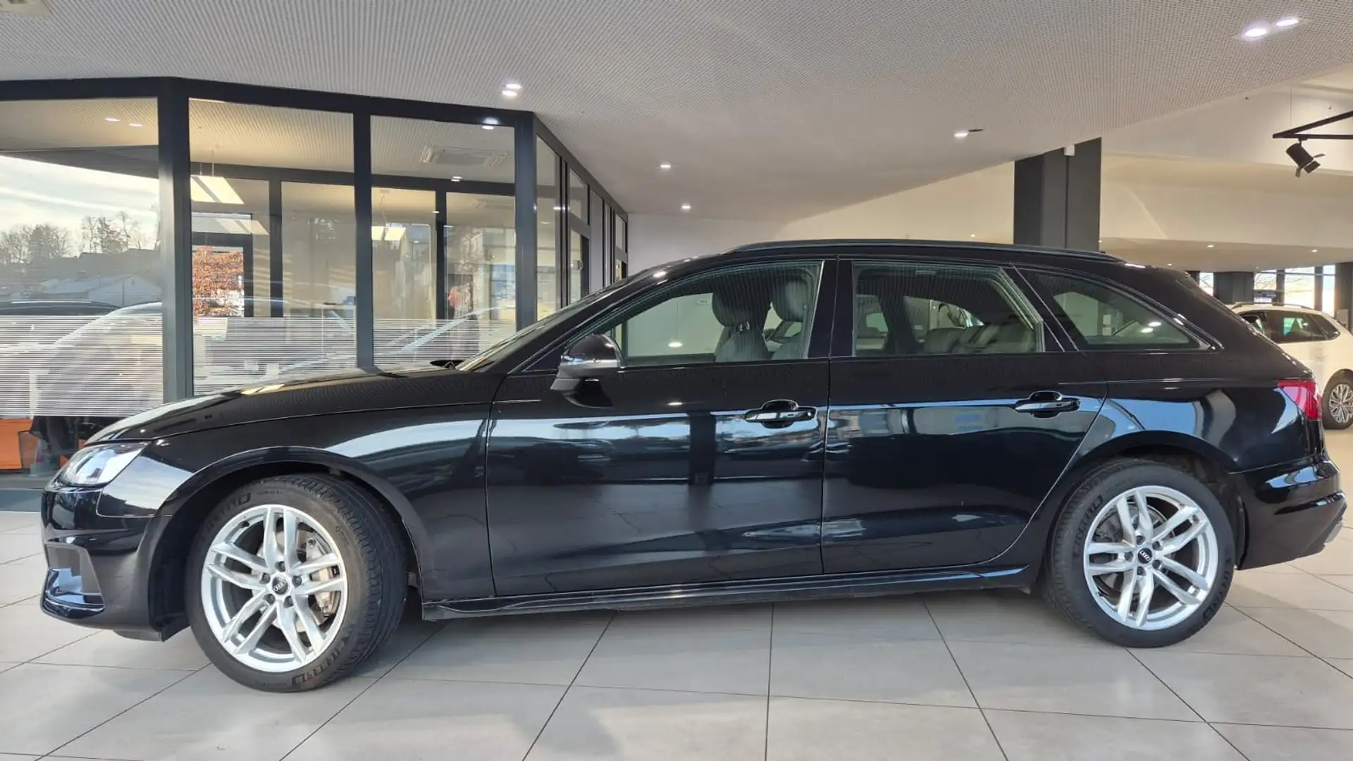 Audi A4 Avant 40 TDI S-Tronic *AHK*ACC*El. Heck+Sitze* Noir - 2