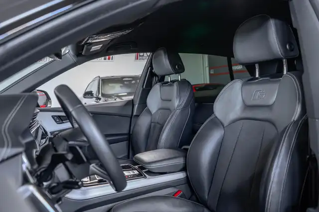 Audi Q8 view 14