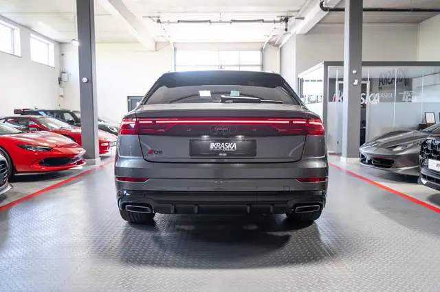 Audi Q8 view 8