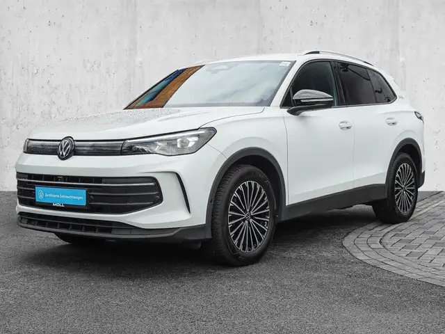 Volkswagen Tiguan view 2