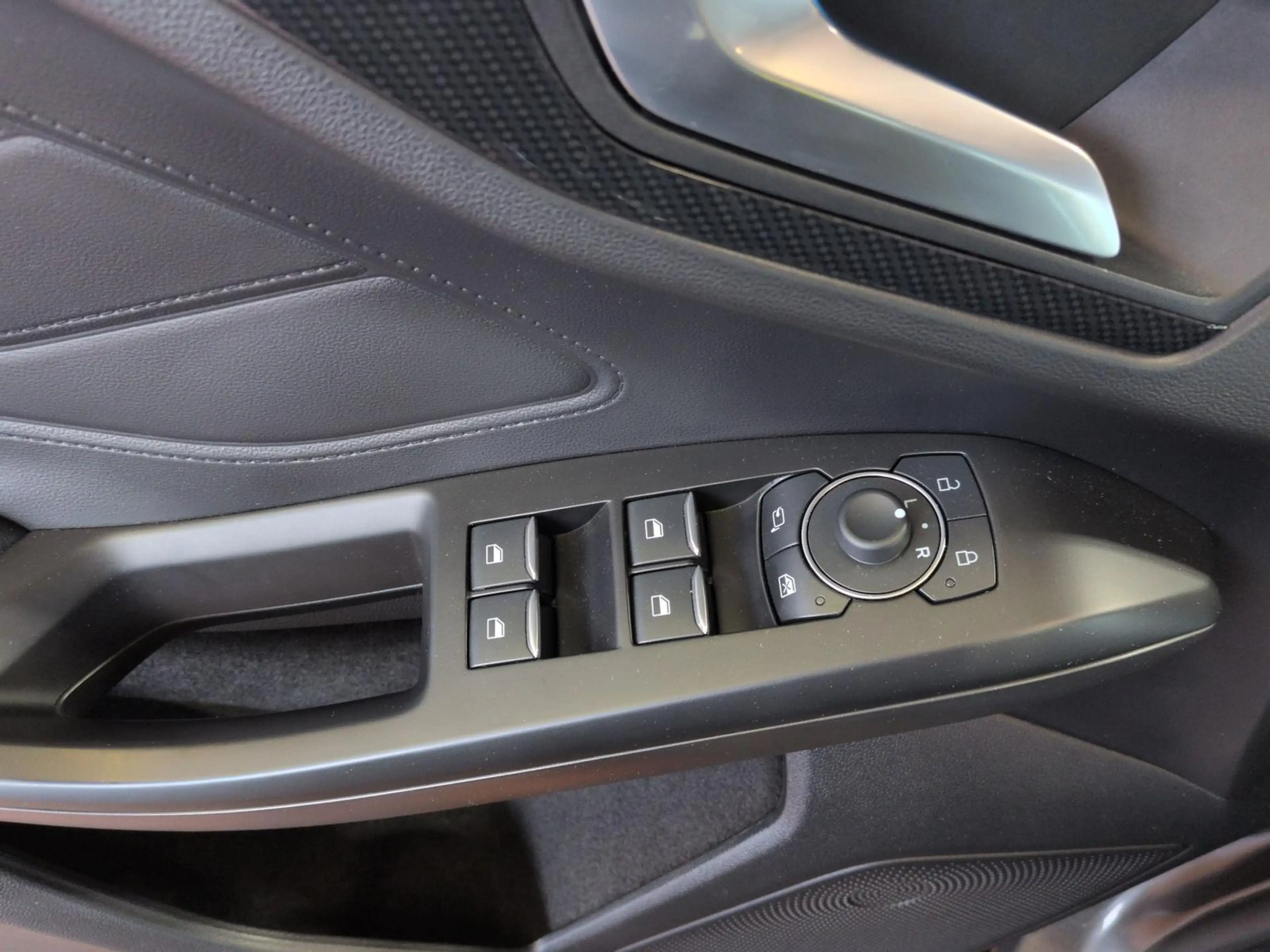 Ford Focus ST-X 2.3L /Body-Styling-Paket/ Farbdisplay — photo 16