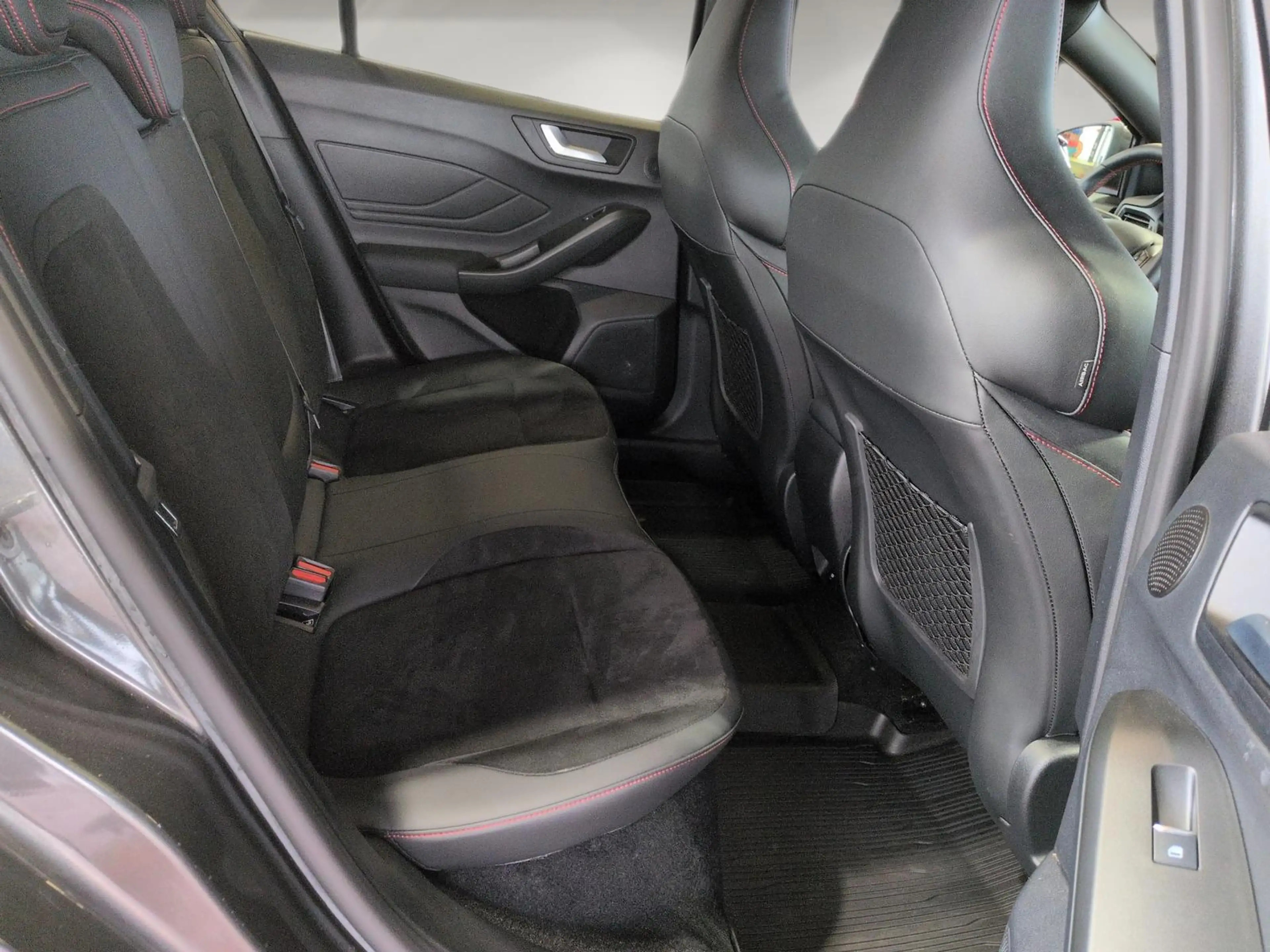 Ford Focus ST-X 2.3L /Body-Styling-Paket/ Farbdisplay — photo 13