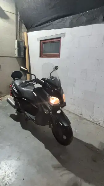 Yamaha X-Max 250