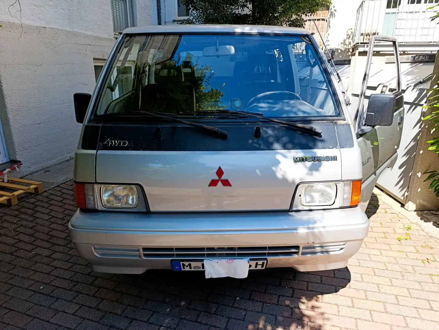 Mitsubishi L300 4x4 "Valley" 1988, Argent - 1