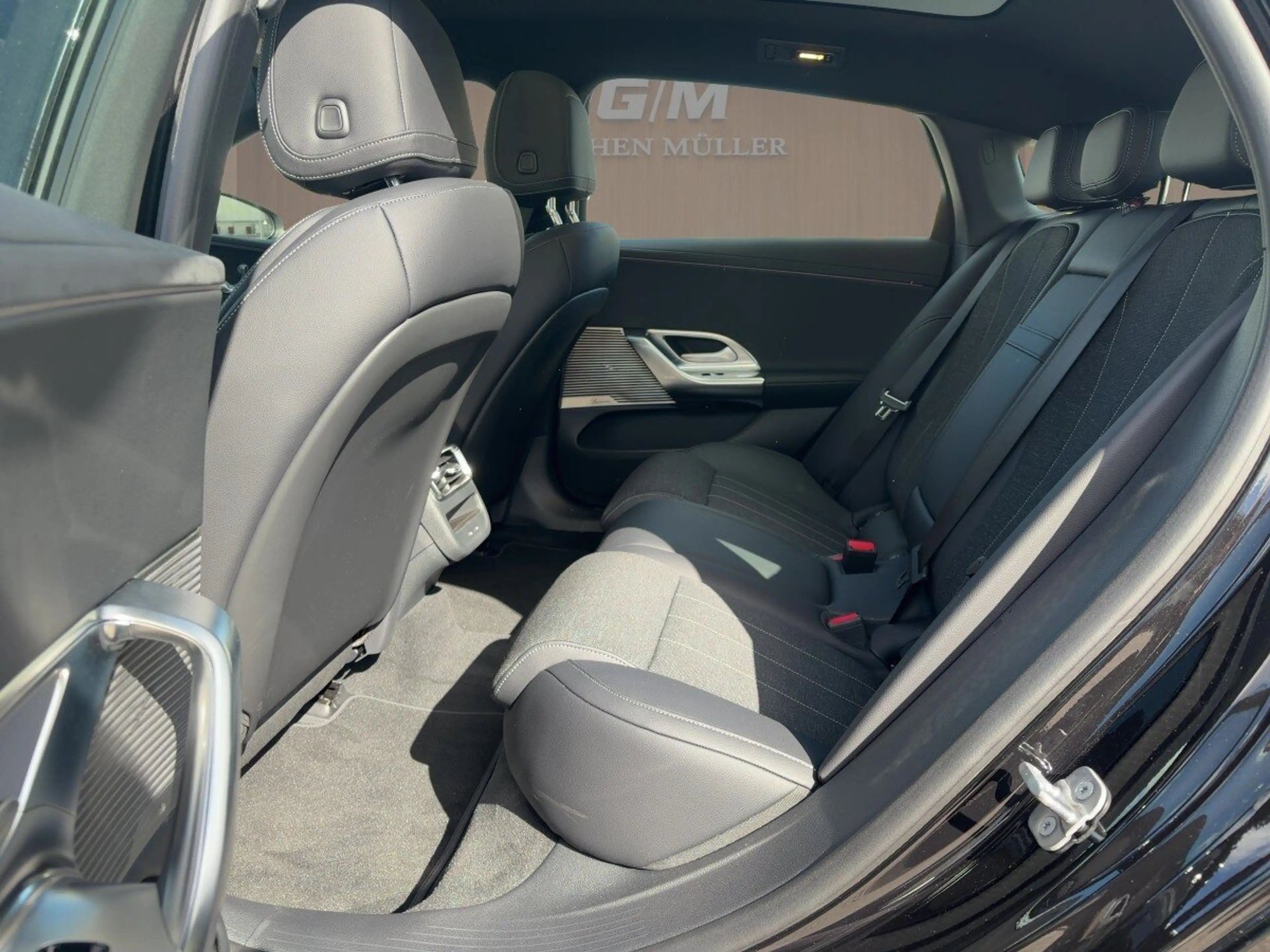 Mercedes-Benz C 400 C 400 4MATIC EQ SKY-PANO+R.KAMERA+DIST.+KEYL.+ LED — photo 7