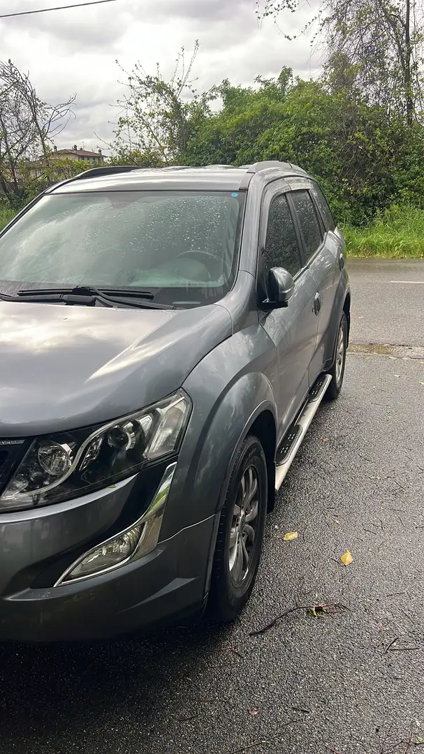 Mahindra XUV500 vendi la maccina mahindra anno 2018 - 2