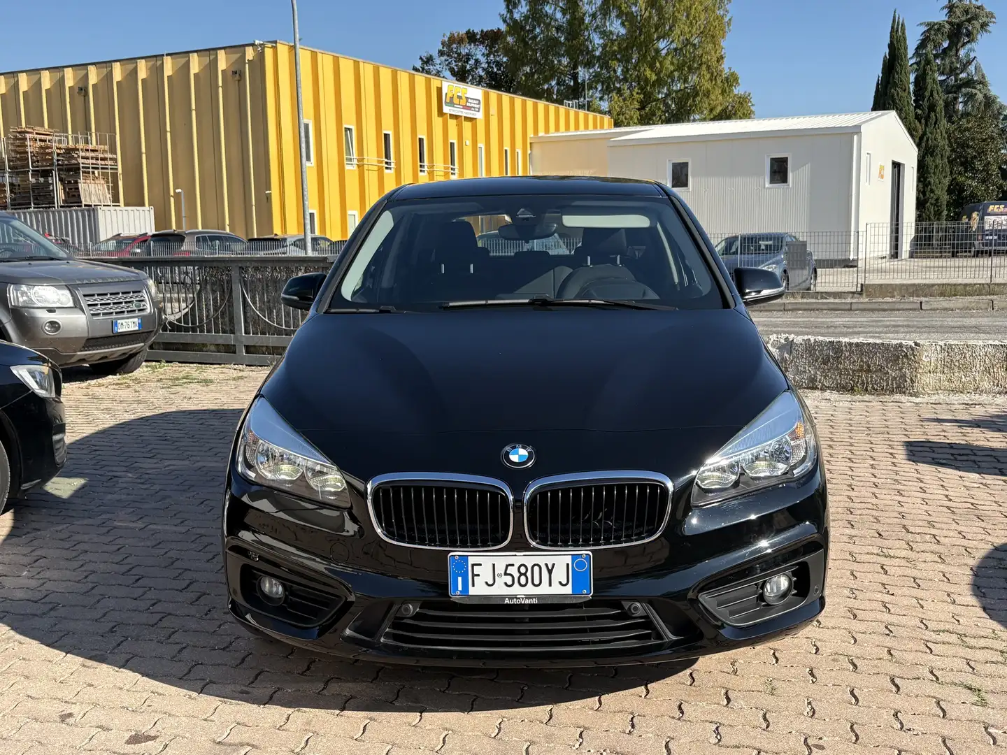 BMW 214 214d Active Tourer Luxury Fekete - 2