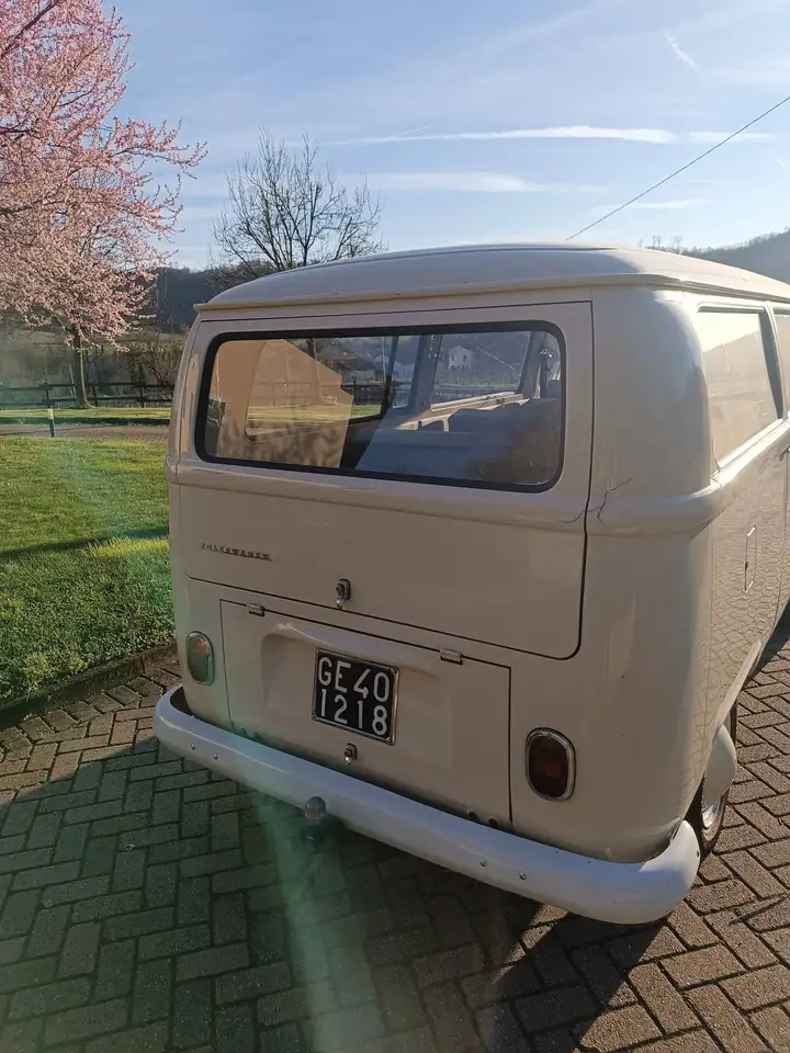 Volkswagen T2 bus 9 posti, foto 10
