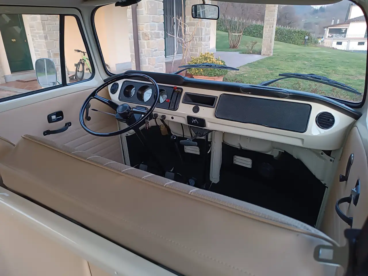Volkswagen T2 bus 9 posti, foto 4