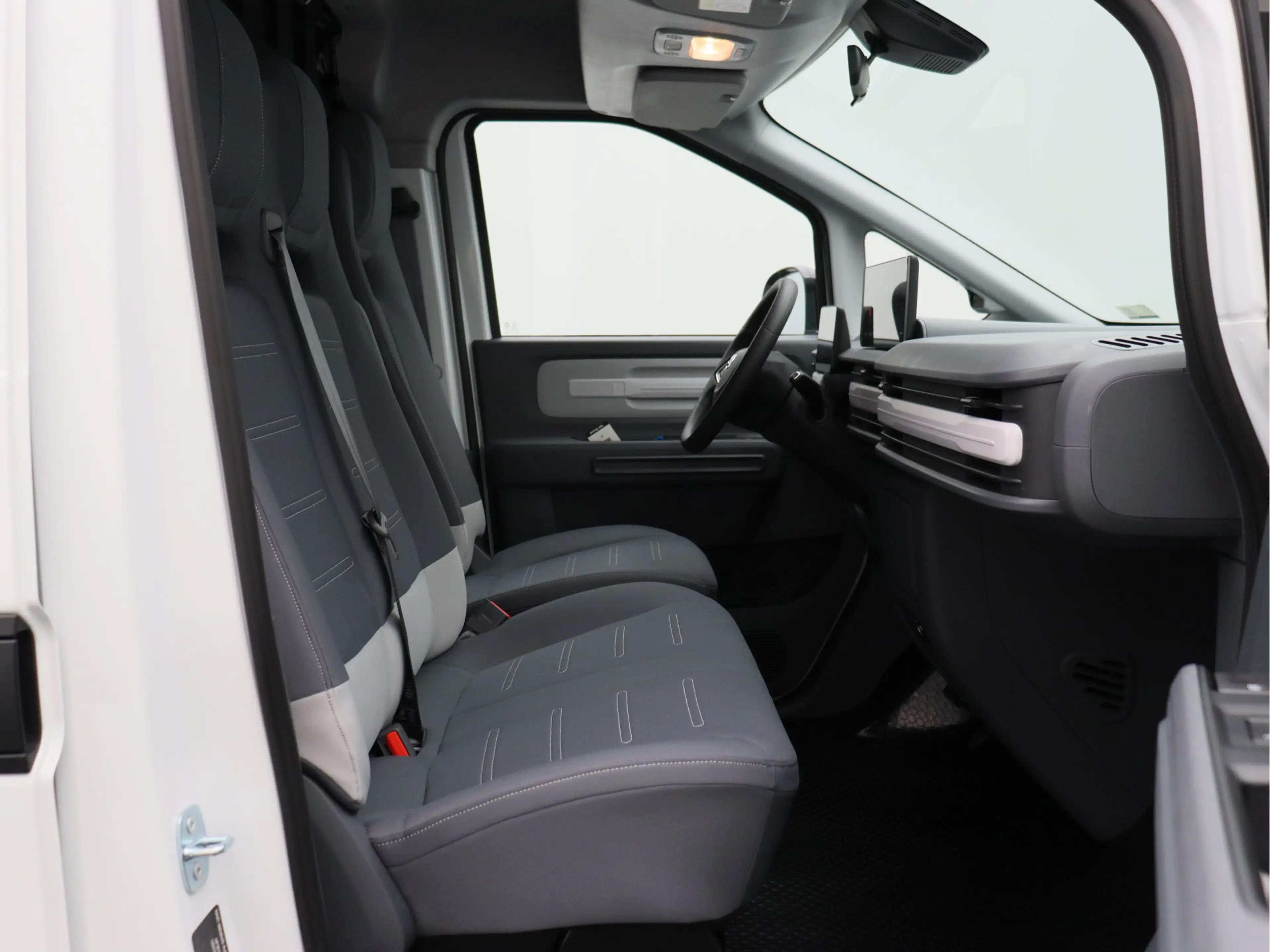 Maxus eDeliver 5 | L2H1 64 kWh | Nieuwste model |uit voorraad lever — photo 13