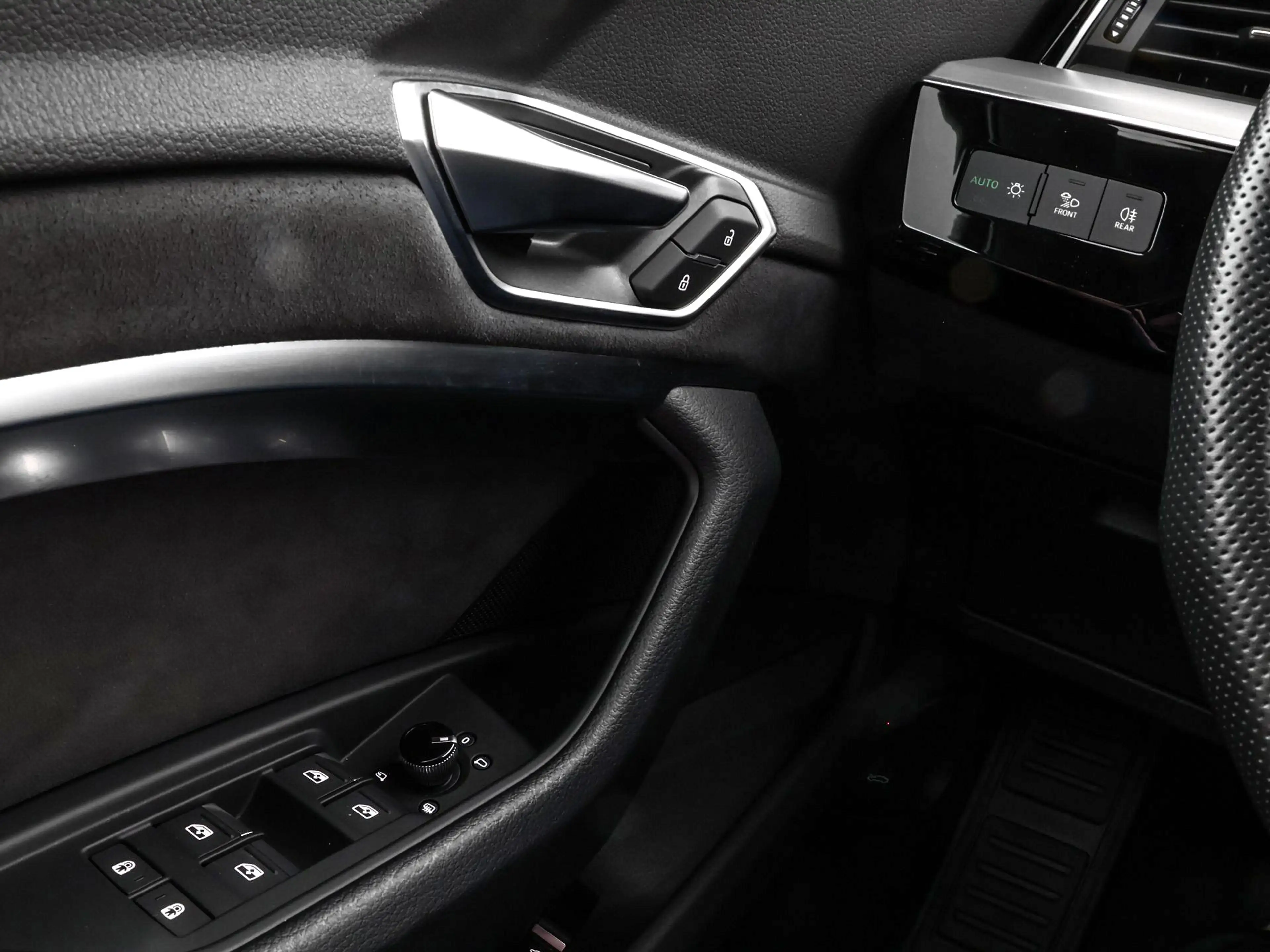 Audi e-tron 55 408pk Quattro S edition 95 kWh · SOH 97% · Pano — photo 14