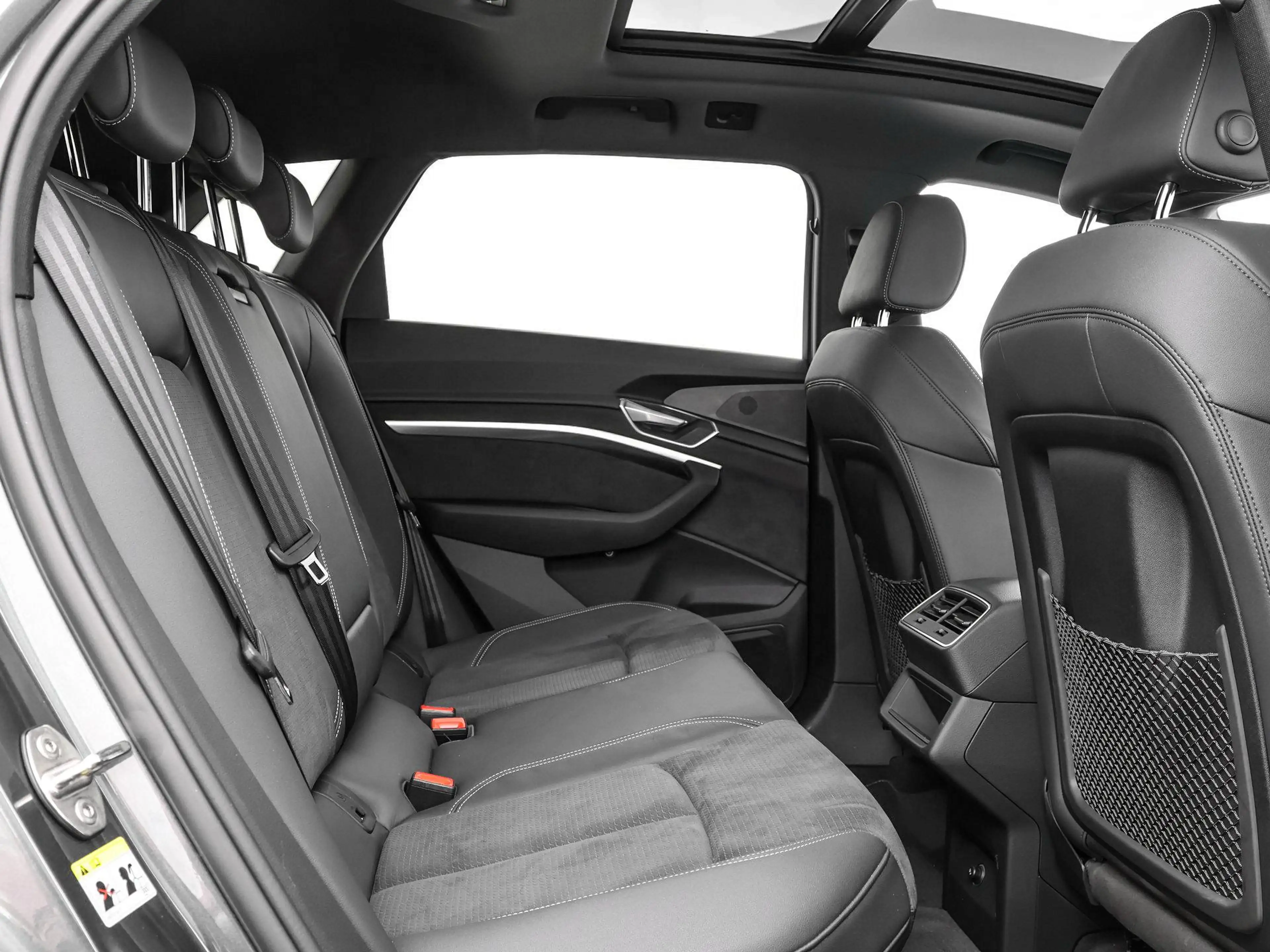 Audi e-tron 55 408pk Quattro S edition 95 kWh · SOH 97% · Pano — photo 13
