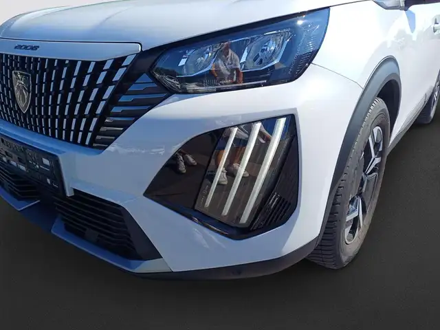 Peugeot 2008 view 9