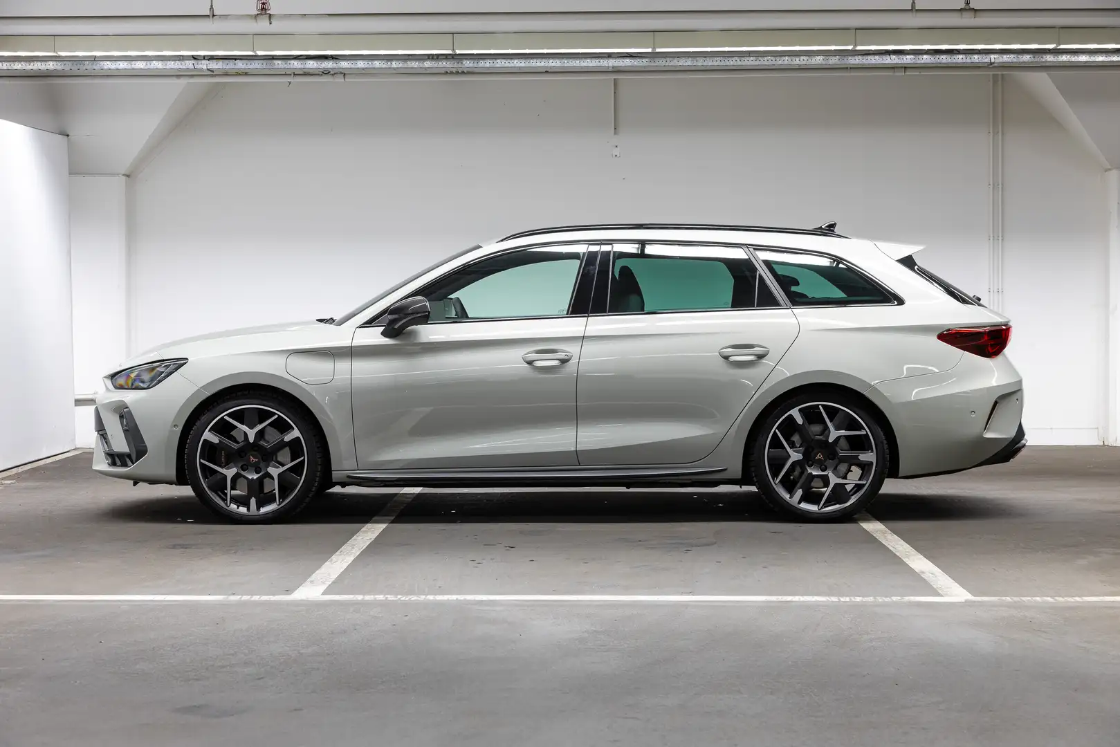 CUPRA Leon Sportstourer 1.5 TSI e-Hybrid VZ Performance 272pk Gris - 2