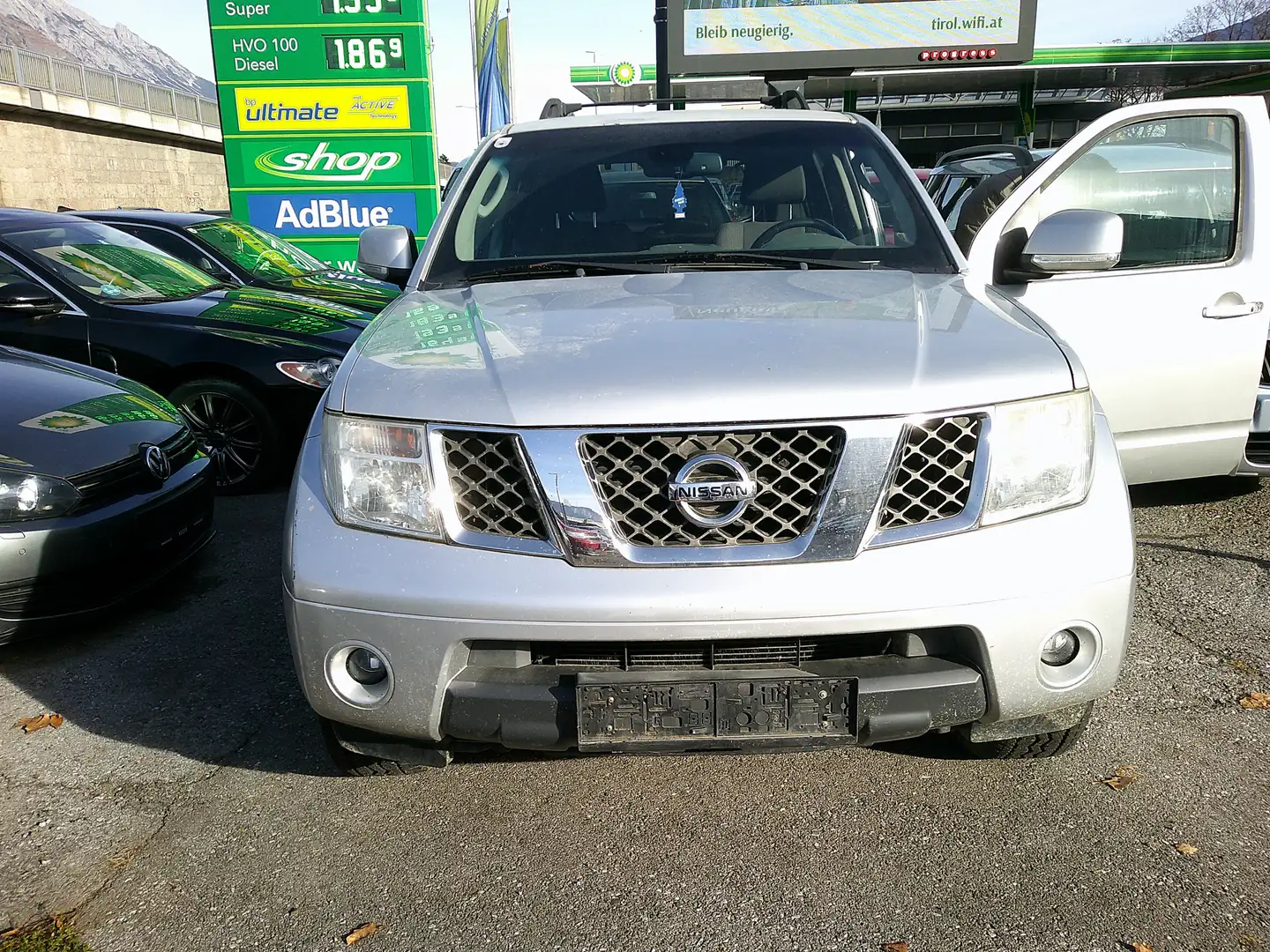 Nissan Pathfinder 2.5 dCi SE Grau - 1