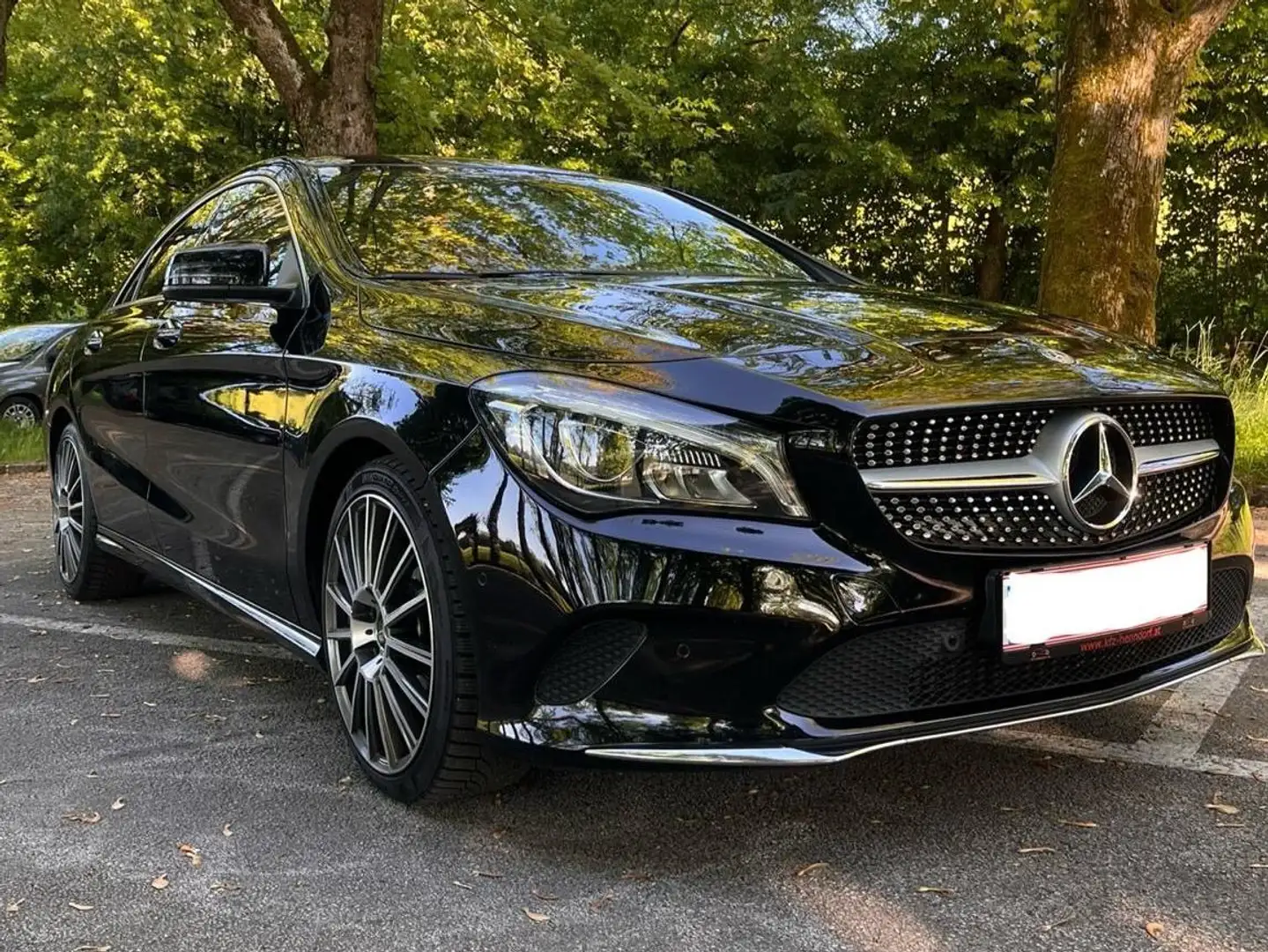 Mercedes-Benz CLA 180 Schwarz - 2