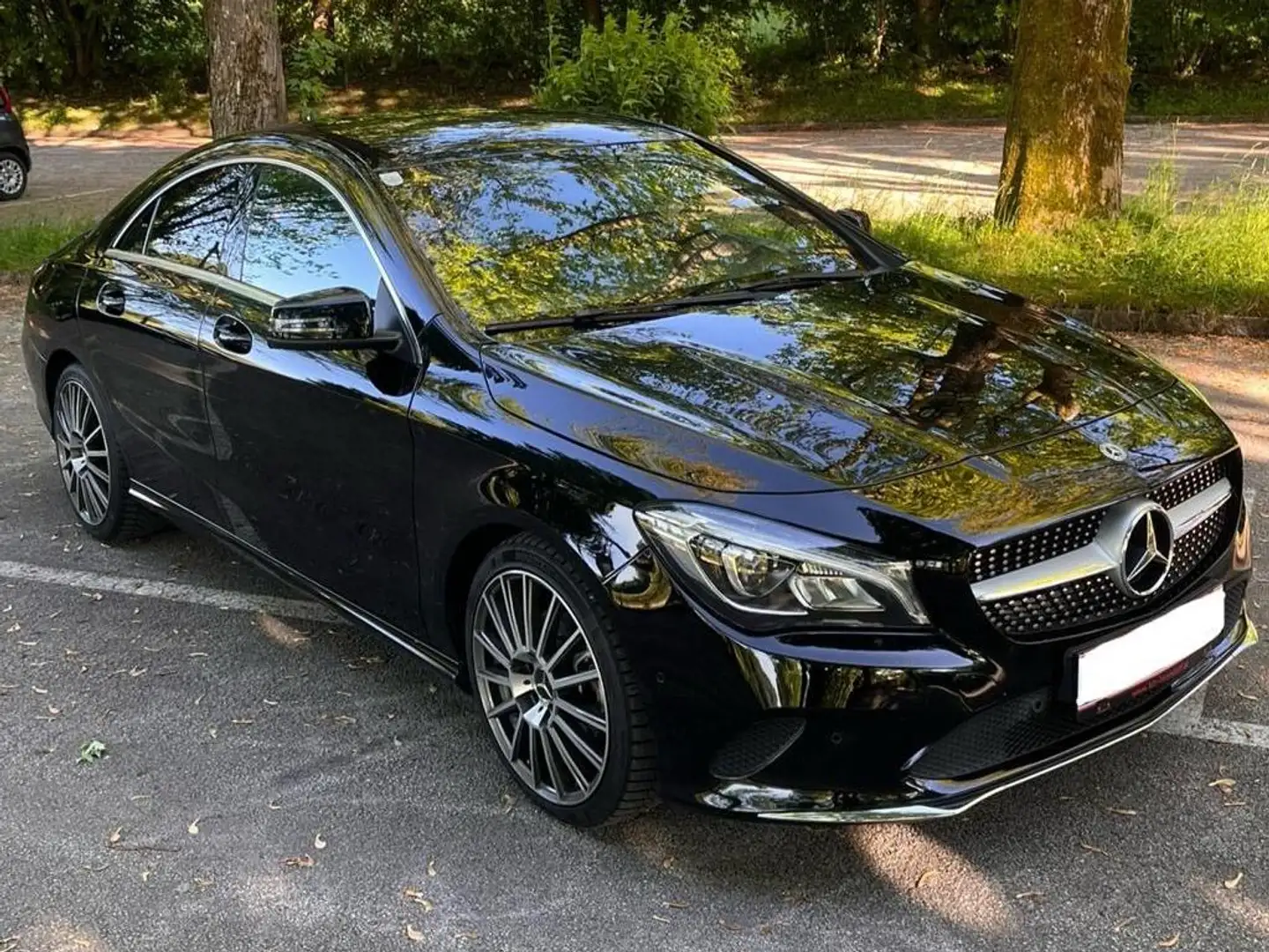 Mercedes-Benz CLA 180 Schwarz - 1