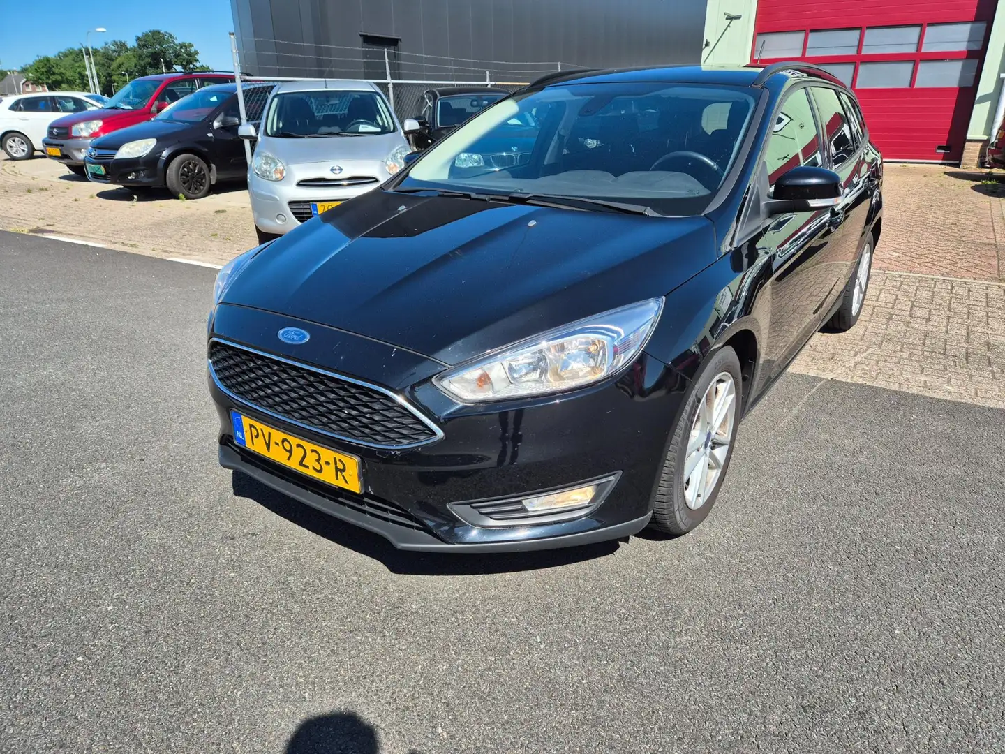 Ford Focus Wagon 1.5 TDCI 120pk 6bak Lease Edition Clima Navi Zwart - 1
